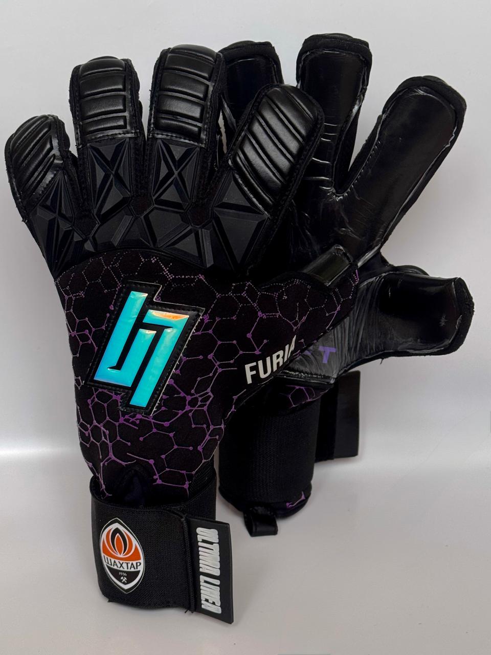 Персонализация на футбольных перчатках